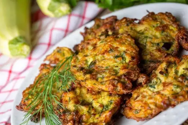 Szybkie i zdrowe kotleciki drobiowe z cukinią – idealny przepis