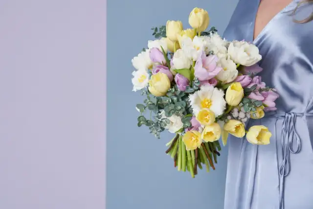 Ile kwiatów się daje? Odkryj polski savoir-vivre i uniknij gaf.