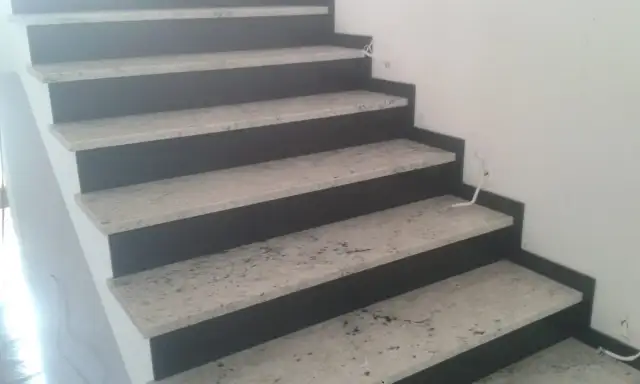 Jaki kolor schodów zewnętrznych wybrać, by uniknąć błędów?