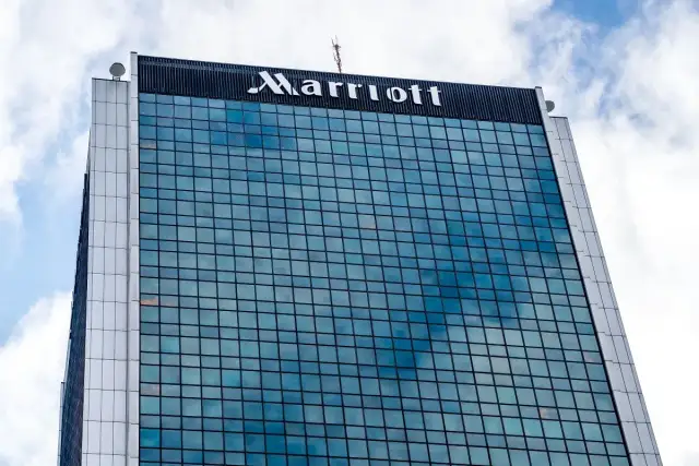 Ile pięter ma hotel Marriott w Warszawie? Zaskakujące fakty o wysokości
