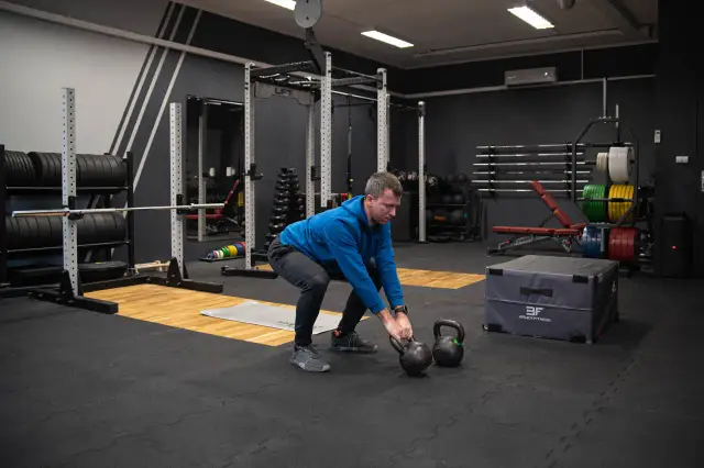 CrossFit – co to znaczy i jakie korzyści przynosi trening?