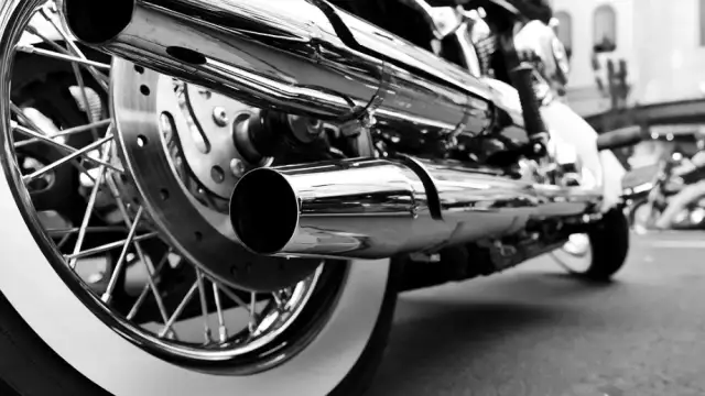 Jak zrobić strzały z wydechu w motocyklu bez ryzyka uszkodzeń