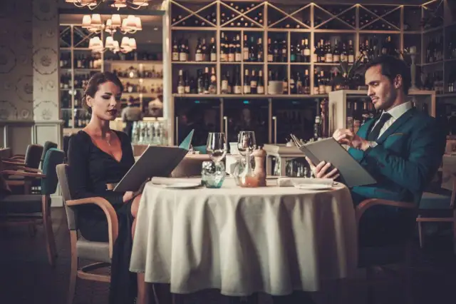 Rozmowa w restauracji po angielsku - Jak zamawiać bez stresu?