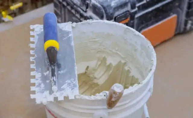 Ile kg tynku silikonowego na m2? Sprawdź, jak uniknąć błędów w obliczeniach!