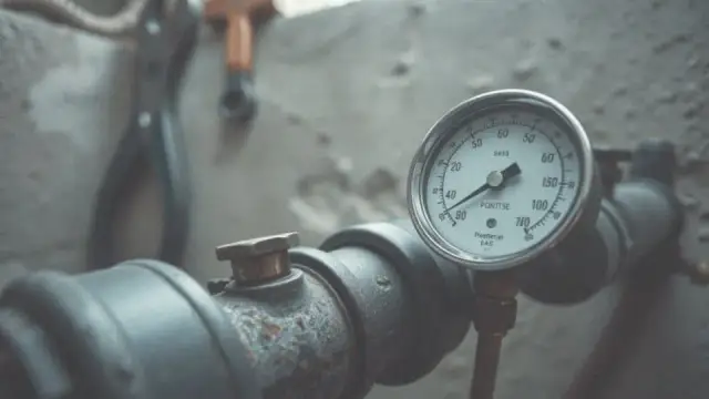 Manometr CO: Gdzie go zamontować, by uniknąć awarii?