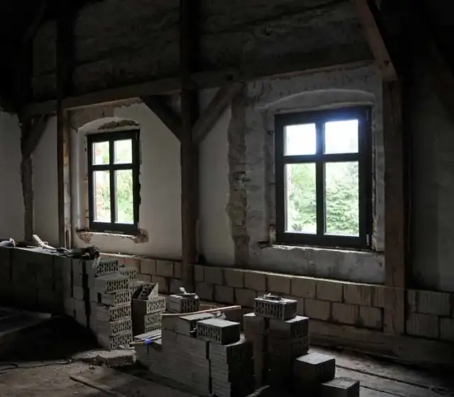 Jak ocieplić budynek od wewnątrz i uniknąć problemów z wilgocią