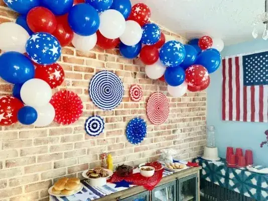 Impreza w stylu amerykańskim? Stwórz look z filmu! Porady i triki