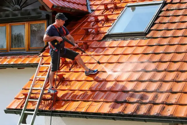 Myjka ciśnieniowa do dachu: Wybierz mądrze i uniknij błędów