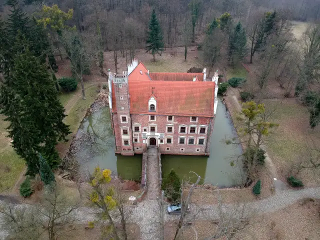 Zamek w Wojnowicach: Średniowieczna forteca czy renesansowy pałac?