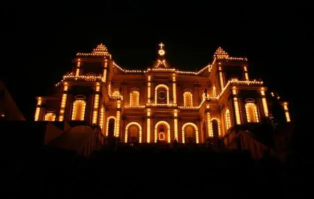 Najpiękniejsze miejsca w Polsce nocą, które zachwycają i inspirują