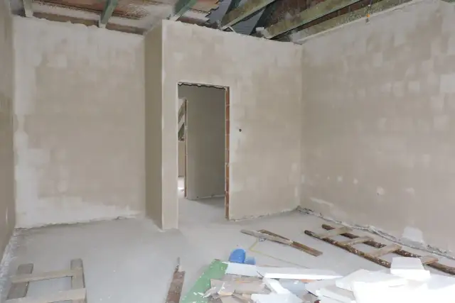 Tynk czy Karton-Gips: Co Tańsze i Lepsze? Porównanie 2026