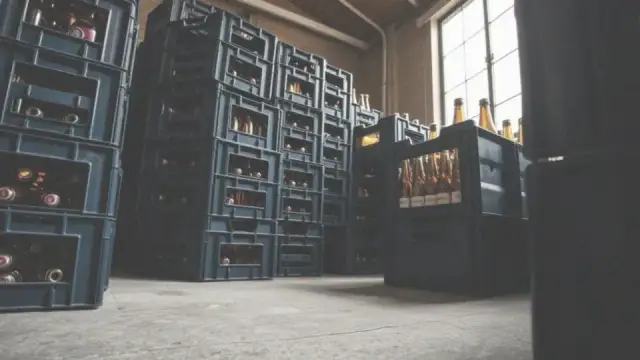 Ile jest piwa w skrzynce? Odkryj standardowe ilości i różnice