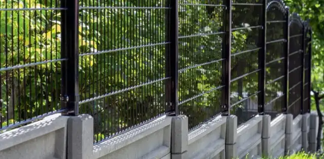 Jak podwyższyć ogrodzenie panelowe i uniknąć problemów z przepisami