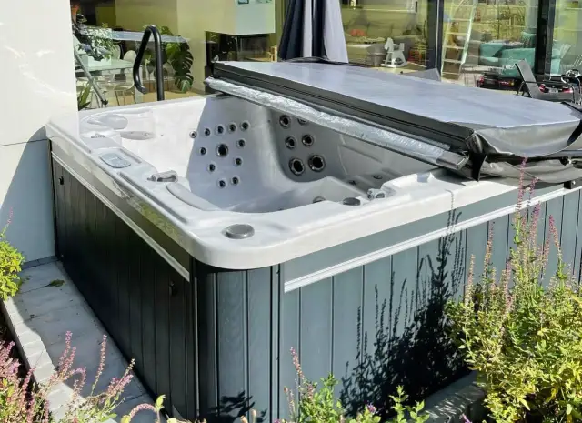 Wanna spa ogrodowa: Przewodnik, koszty i wybór idealnego modelu