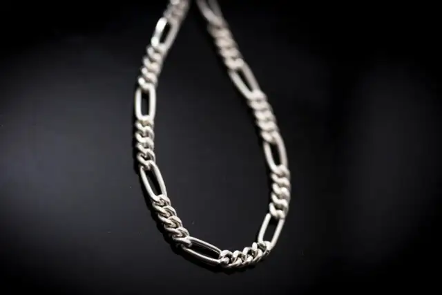 Jak wyczyścić srebrną bransoletkę? Sprawdzone metody na skuteczne czyszczenie