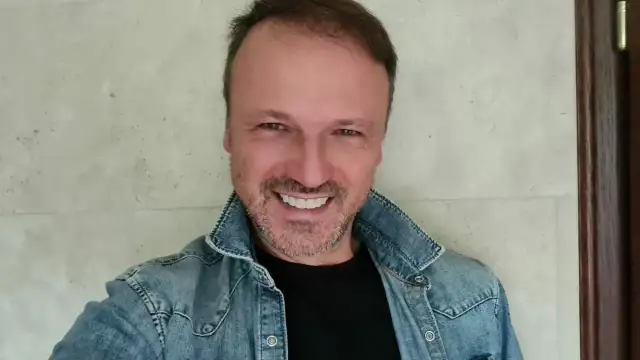 Czy Damian Holecki ma żonę i dzieci? Odkryj jego życie rodzinne