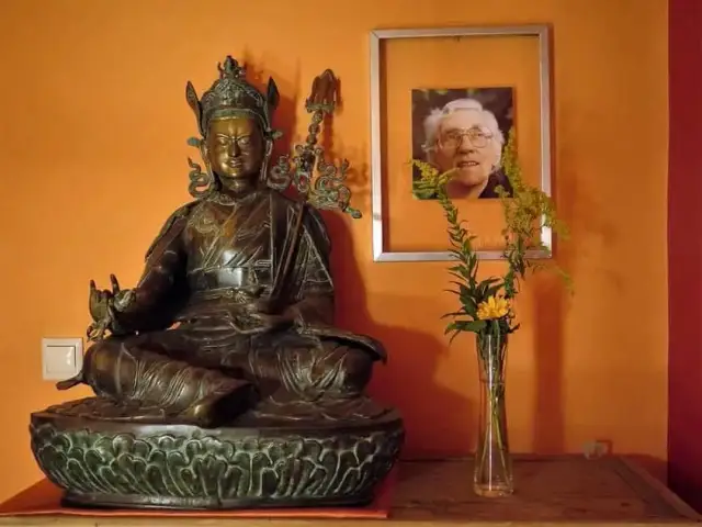 Buddyzm w Warszawie - Odkryj medytację i wspólnoty buddyjskie