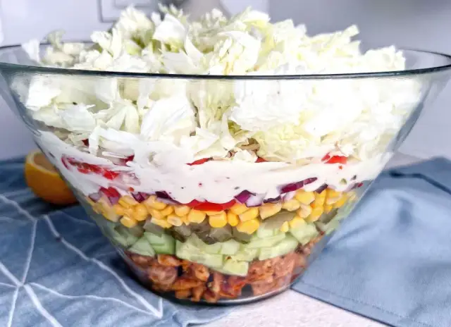 Jak zrobić sałatkę gyros, która zaskoczy smakiem i prostotą