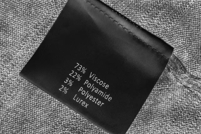 Sweter z wiskozy czy dobry wybór? Sprawdź jego zalety i wady