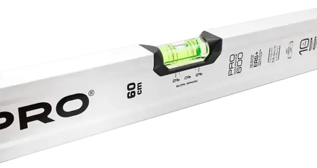 Jaką poziomicę kupić, aby uniknąć błędów w budowie?