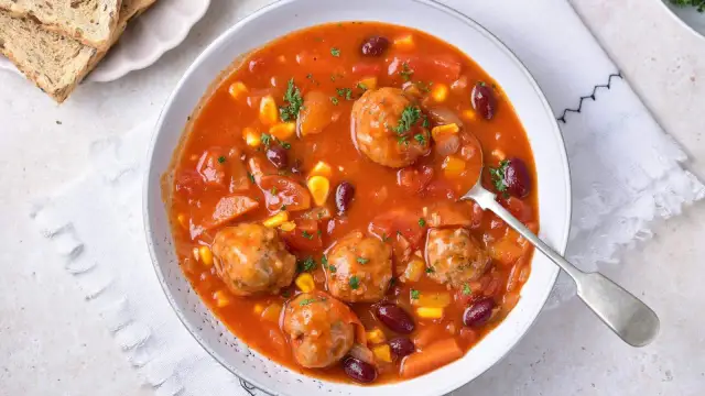 Jaką zupę zrobić na obiad? Proste i smaczne przepisy na każdą porę