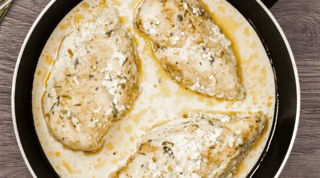 Jak zrobić najlepszy sos śmietanowy do kurczaka: prosty przepis