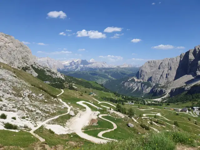 Najlepsze trasy motocyklowe w Austrii: bezpieczne i malownicze szlaki dla motocyklistów