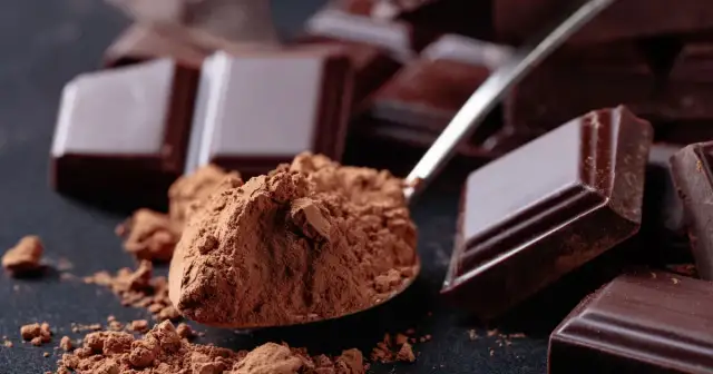 Czy czekolada uczula niemowlaka? Objawy i ryzyko alergii pokarmowej