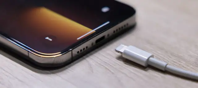 Czy w iPhone 11 jest ładowarka? Co musisz wiedzieć przed zakupem