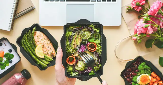 Catering dietetyczny: Jak wybrać najlepszy? Uniknij błędów!