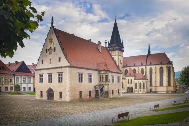Bardejów: Gdzie zjeść? Odkryj lokalne smaki i budżetowe hity.