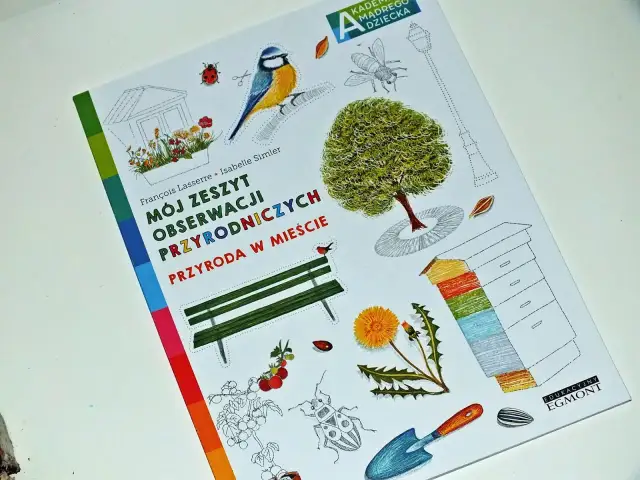 Okładka zeszytu "Mój zeszyt obserwacji przyrodniczych. Przyroda w mieście" z ilustracjami ptaka, drzewa, ula i narzędzi.