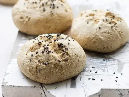 Prosty przepis na bułki bezglutenowe, które zachwycą każdego smakosza