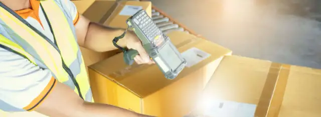 Jak nadać walizkę kurierem i uniknąć zbędnych kosztów?