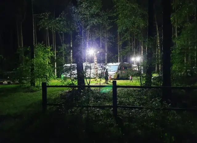 Pole namiotowe Turawa nad jeziorem Średnim - idealne miejsce na wypoczynek