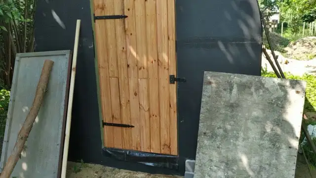 Jak zrobić drzwi do piwnicy: proste kroki, które zaoszczędzą czas