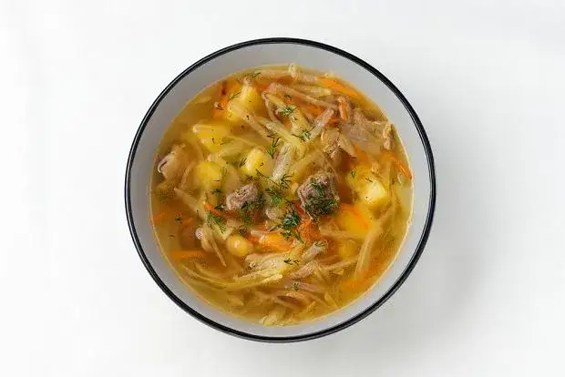 Jak zrobić zupę kapuśniak, aby zachwyciła smakiem i aromatem?