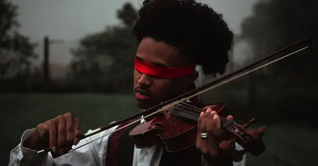 Najpopularniejsze instrumenty strunowe - poznaj rodzaje i dźwięki