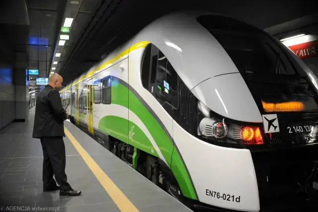 Dlaczego pociągi się spóźniają? Przyczyny i Twoje prawa pasażera