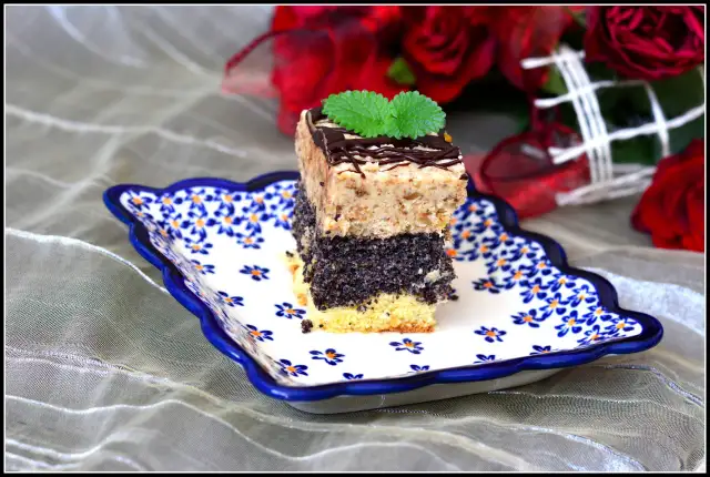 Pyszne ciasto makowo-orzechowe - prosty przepis krok po kroku