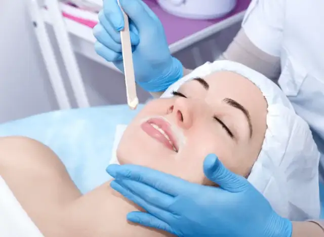 Jak usunąć wąsik żeby nie odrastał - skuteczne metody na stałe