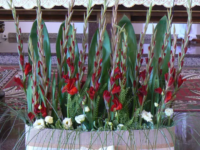 Jakie kwiaty na ołtarz? Najlepsze wybory na wyjątkowe ceremonie