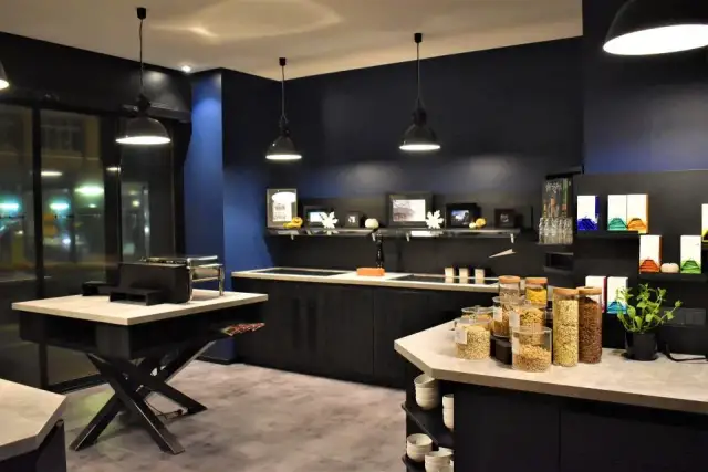 Jaki blat do czarnej kuchni? Oto najlepsze opcje, które zachwycą