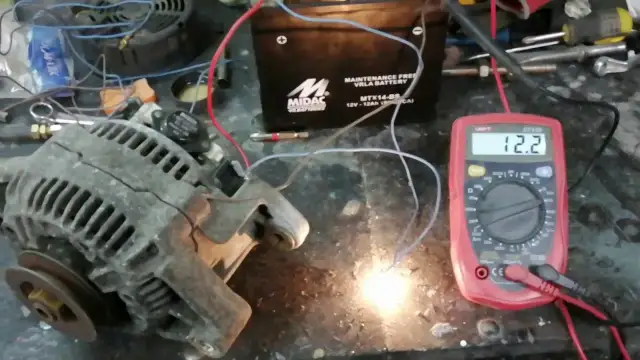 Ile volt ładuje alternator i co zrobić, gdy jest za niskie?