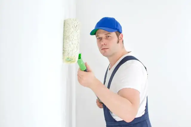 Gruntowanie gładzi przed malowaniem: czy to konieczne? Ekspert radzi