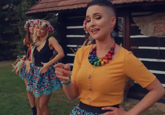 Mama ostrzegała kto śpiewa? Odkryj wykonawców i ciekawe wersje