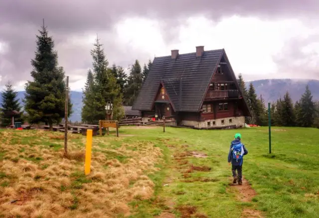 Rycerzowa bacówka - wyjątkowe schronisko w sercu Beskidów