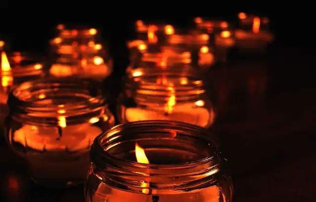 Jakie modlitwy za zmarłego pomogą w trudnych chwilach żalu?