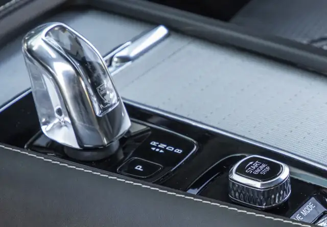 Tryb B w hybrydzie Toyoty: Kiedy używać, by oszczędzać i chronić hamulce?