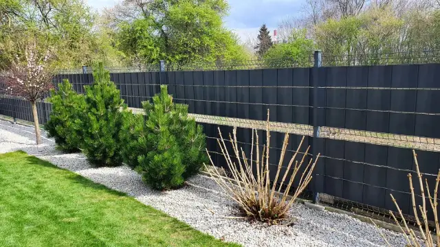 Taśma ogrodzeniowa: Jak wybrać najlepszą? Gramatura, UV, montaż